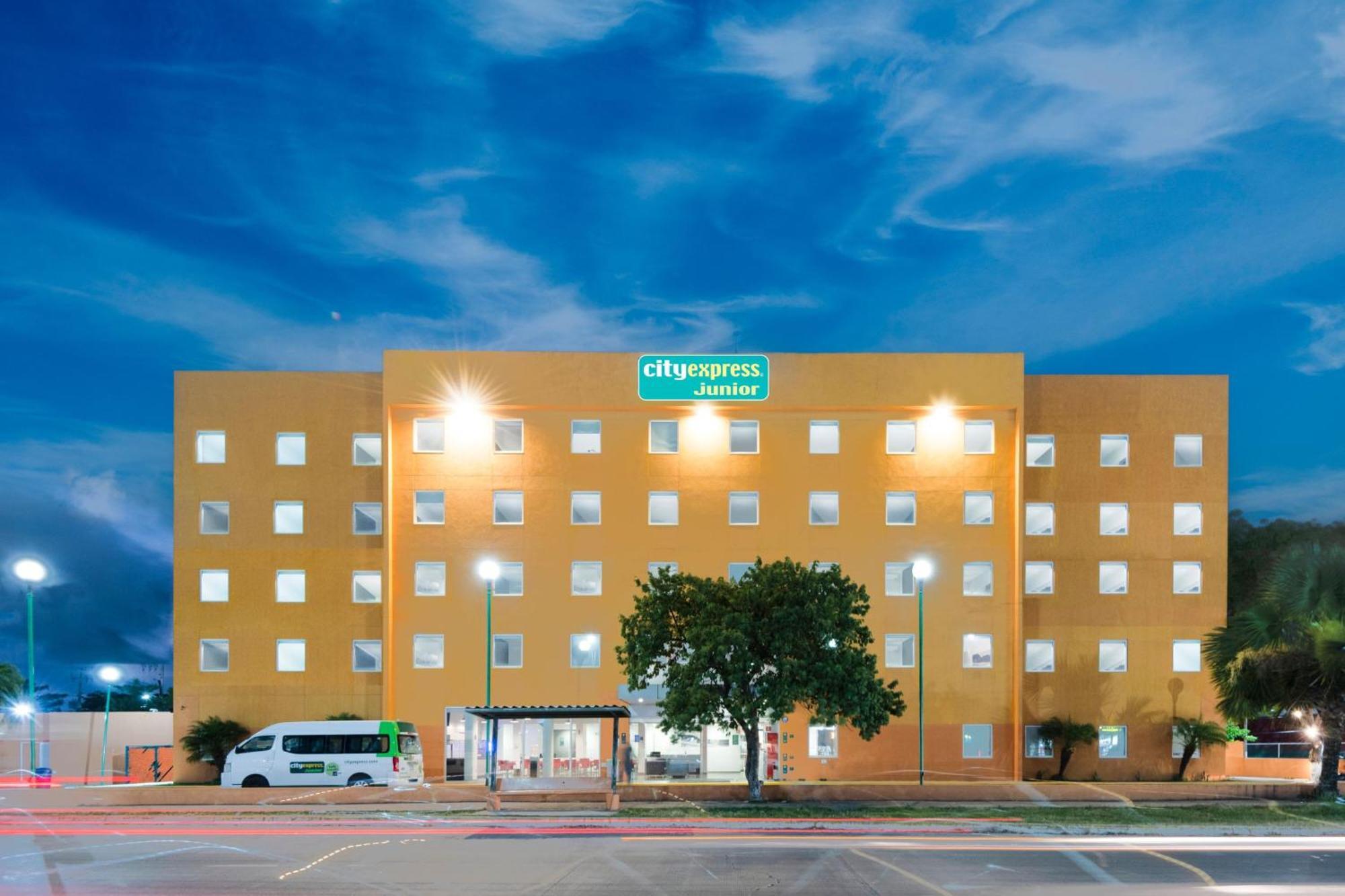 Hotel City Express Junior By Marriott Ciudad Del Carmen Aeropuerto Extérieur photo