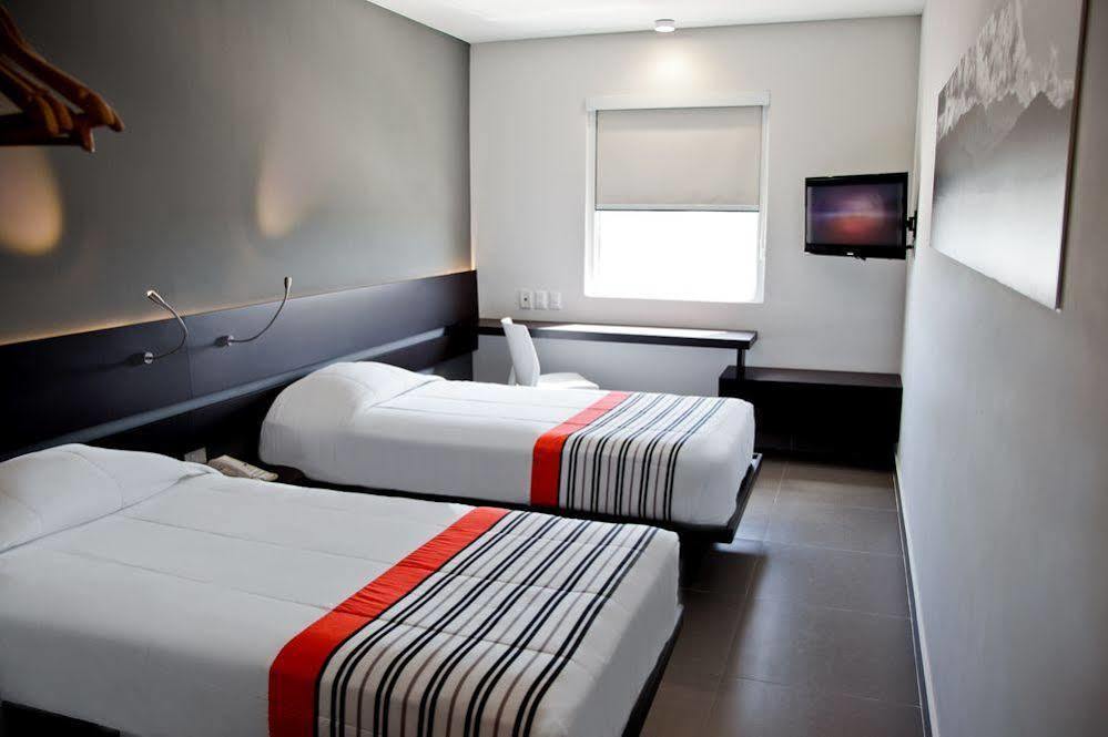 Hotel City Express Junior By Marriott Ciudad Del Carmen Aeropuerto Extérieur photo